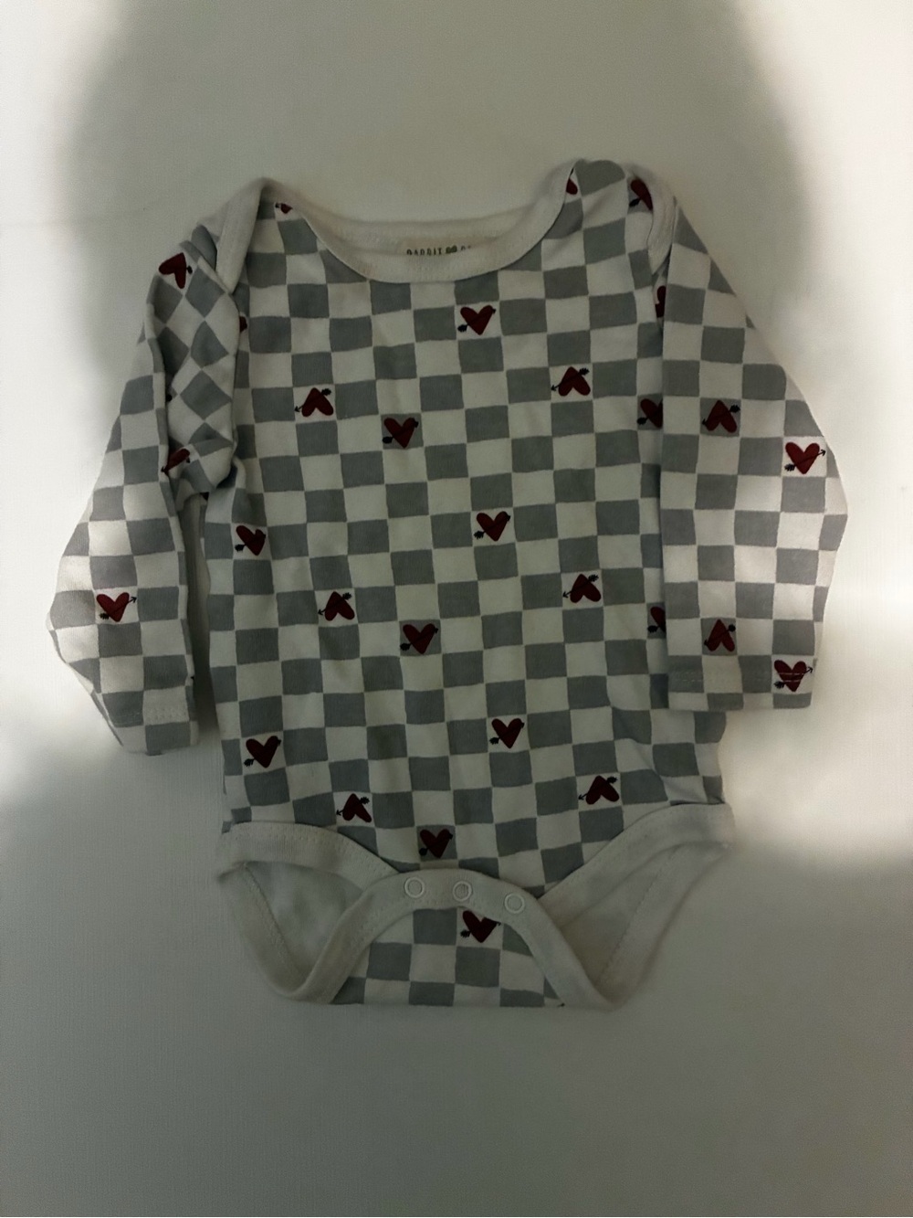 Checkerboard Heart Long-Sleeve Baby Bodysuit in Gray & Red